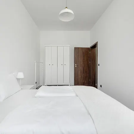 Przytulny Z Parkingiem Partynice We Wroclawiu By Renters Apartmán