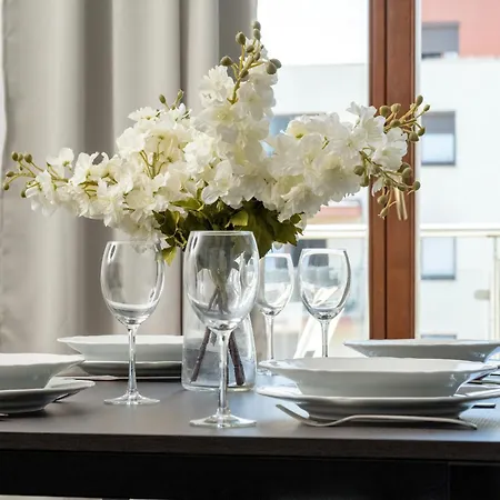 Przytulny Z Parkingiem Partynice We Wroclawiu By Renters Wrocław