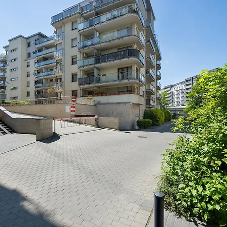 Przytulny Z Parkingiem Partynice We Wroclawiu By Renters Apartment Wroclaw